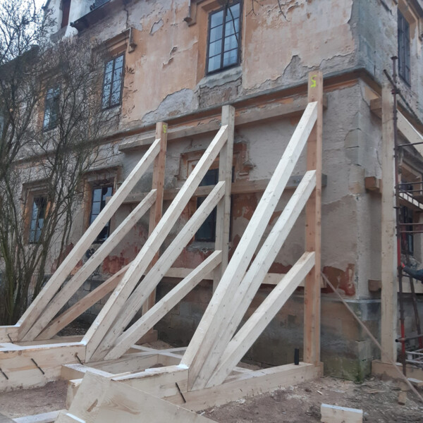 Hrádek u Nechanic - obnova hospodářského dvora